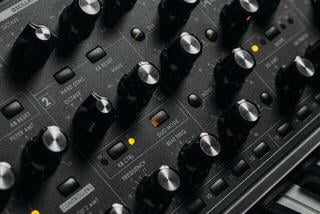 Synthesizer MOOG Subsequent 37 Synthesizer - 3