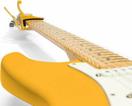 Kapodaster pre gitaru s kovovými strunami Kyser KGEFBBA Fender Quick-Change Butterschotch Blonde - 3