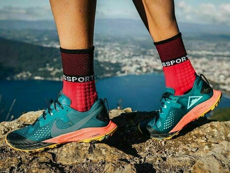 Чорапи за бягане
 Compressport Pro Racing Socks Winter Trail Black/Red T3 Чорапи за бягане - 2