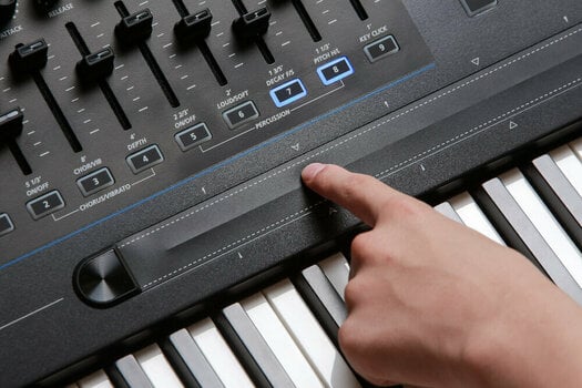 Synthesizer Kurzweil K2700 - 12