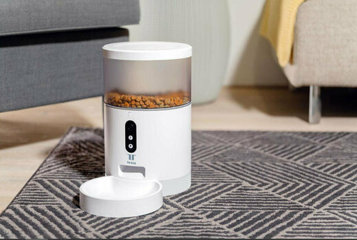smart pet feeder with camera