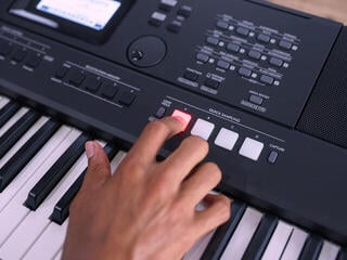 Keyboard s dynamikou Yamaha PSR-E473 Keyboard s dynamikou - 6