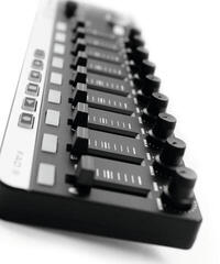 Contrôleur MIDI Omnitronic FAD-9 MIDI Controller Contrôleur MIDI - 4