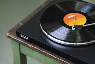 Hi-Fi Turntable
 REKKORD F100 P Hi-Fi Turntable - 2