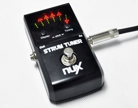 Pédale accordeur chromatique Nux Strum Tuner