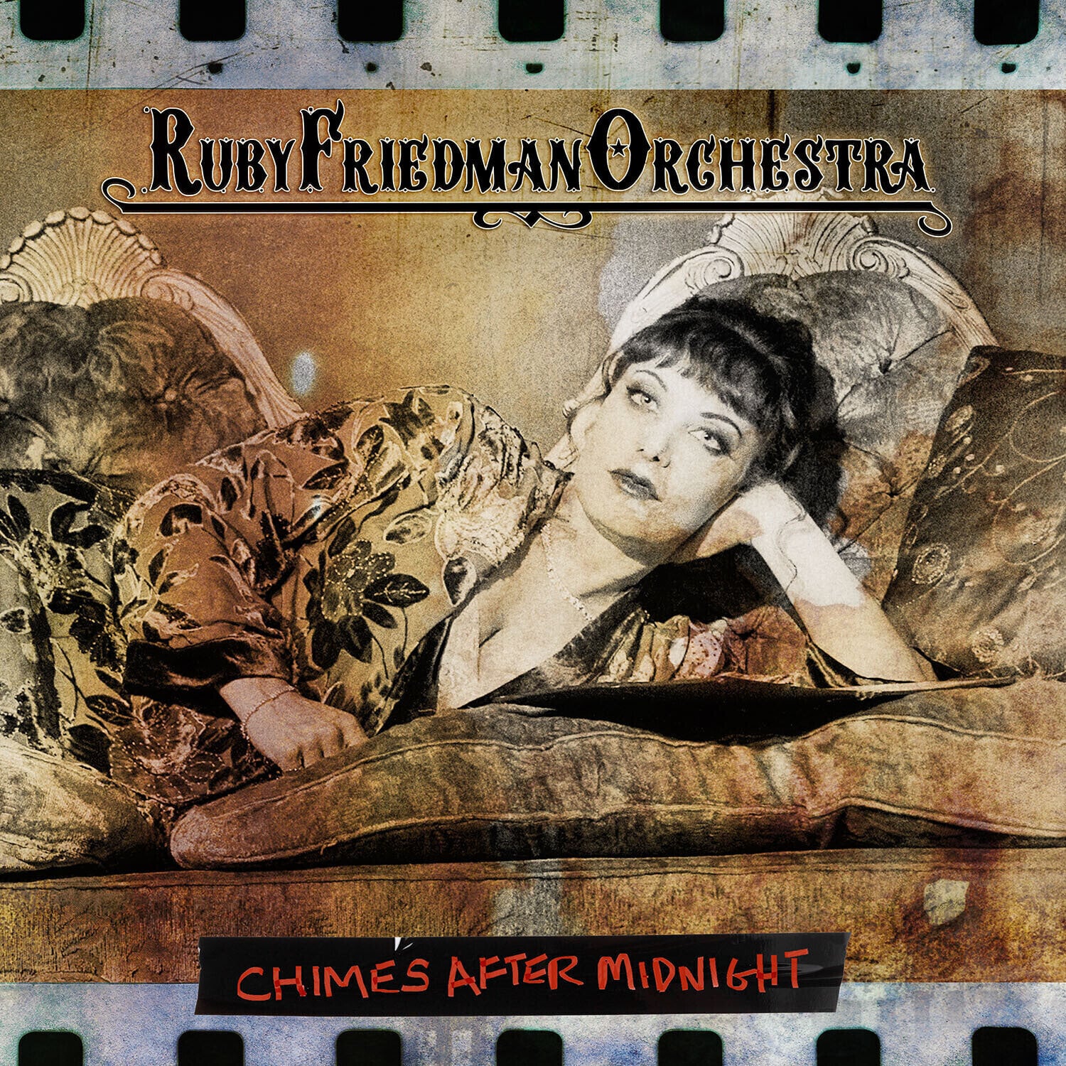 Disc de vinil Ruby Friedman Orchestra - Chimes After Midnight (Limited Edition) (Red and Black Marble Coloured) (LP)