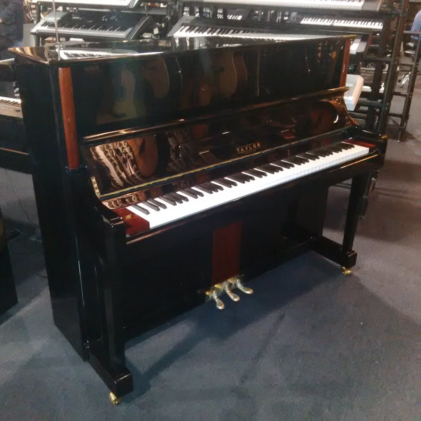Akustický klavír, Pianino Taylor TU123T Westminster