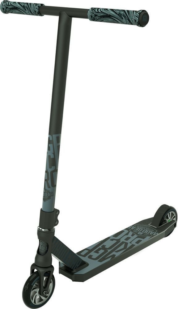 Classic Scooter Madd Gear Kick Pro Scooter Black/Silver