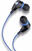 En la oreja los auriculares Magnat LZR 540 Black vs. Blue