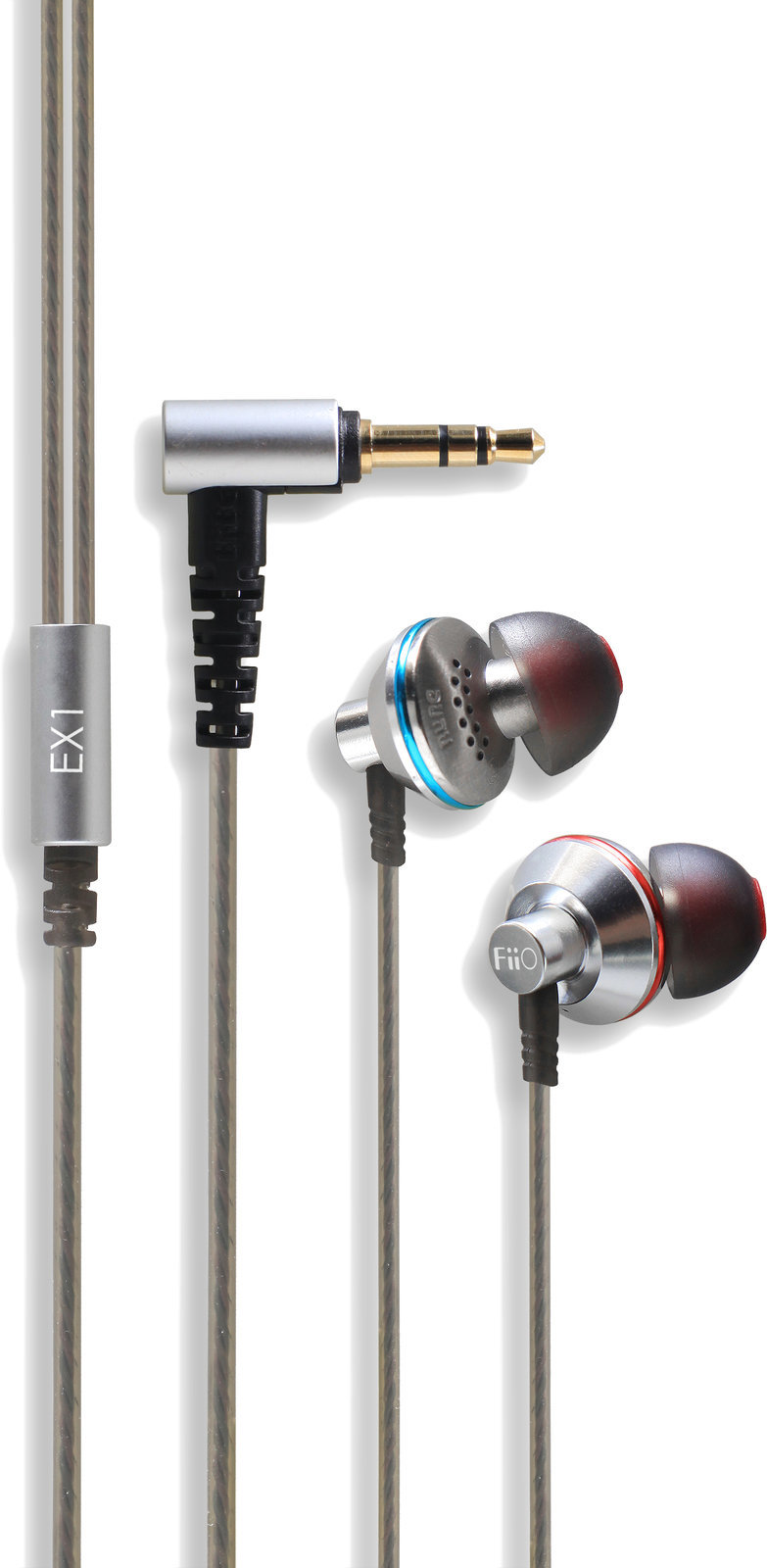 En la oreja los auriculares FiiO EX1 Silver
