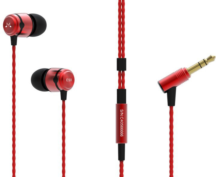 En la oreja los auriculares SoundMAGIC E50 Black-Red