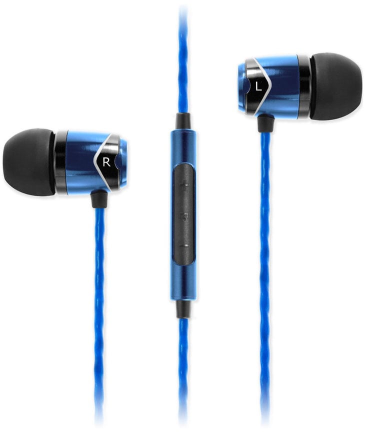 En la oreja los auriculares SoundMAGIC E10C Black-Blue