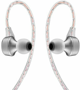 En la oreja los auriculares RHA CL750 - 1