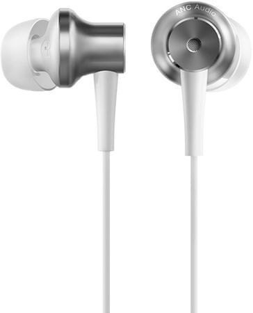 En la oreja los auriculares Xiaomi Mi ANC & Type-C White