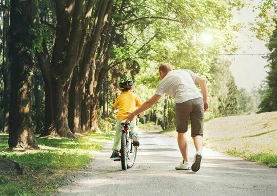 Teach a child how to ride a bike in less than 60 minutes and in 4 steps