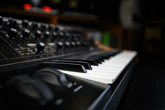 Synthesizer: ein bescheidenes Instrument, das Großes bewirken kann