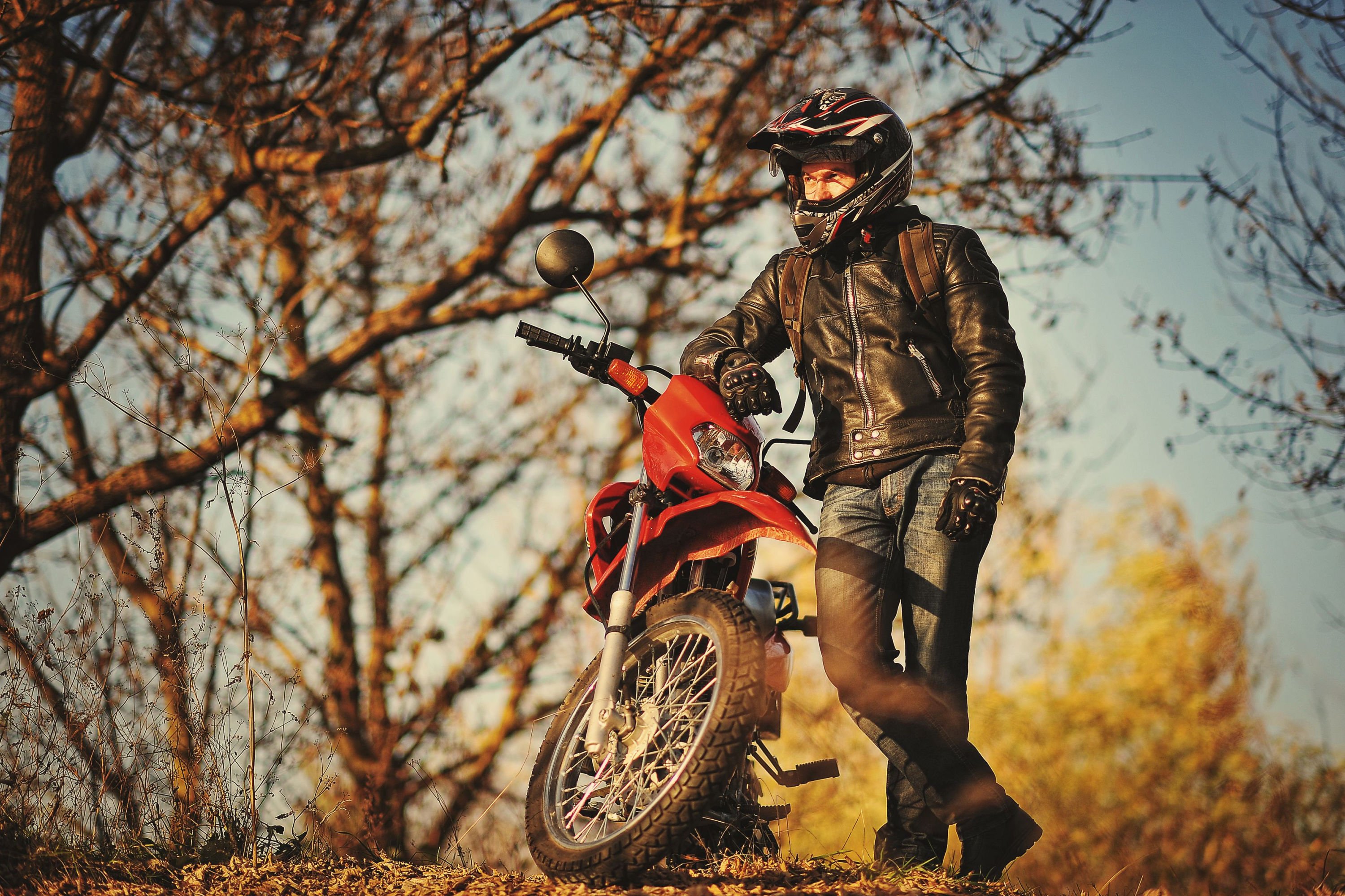 Wie wählt man die richtige Motorradbekleidung für jede Art des Fahrens
