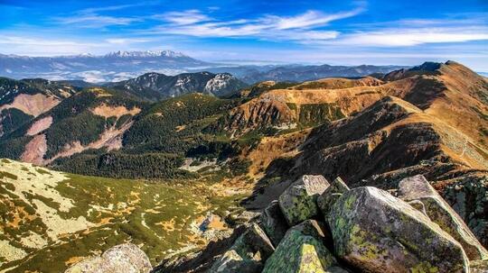 Hrebeňovka Nízkymi Tatrami: 100 kilometrov výhľadov & prečo je správna výbava kľúčová 