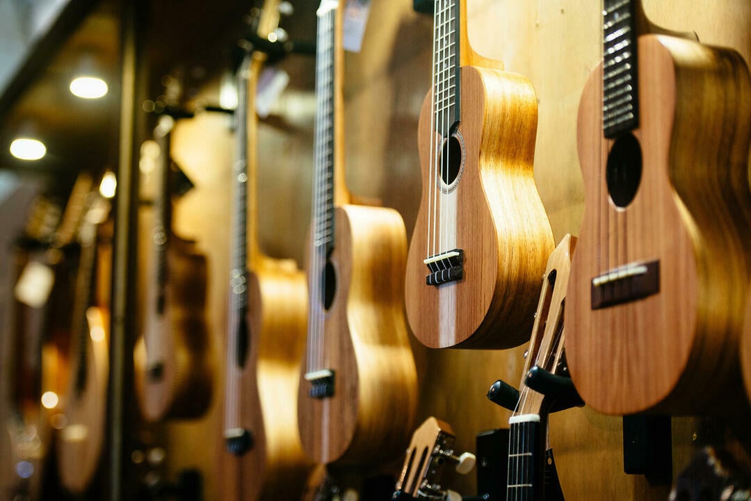 Cum să nu îți pierzi mintea atunci când alegi ukulele