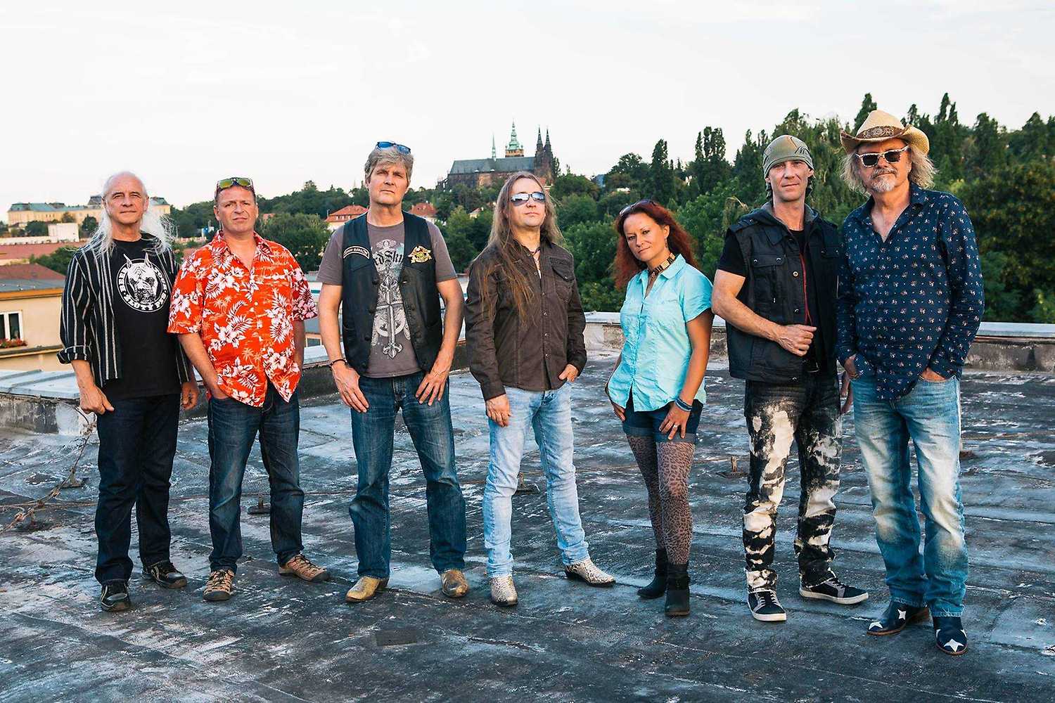 Yellow Dog 30 let tour: Žlutý pes