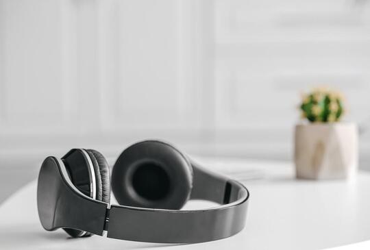 How to Choose Headphones – Studio, DJ, Wireless or In-Ear?