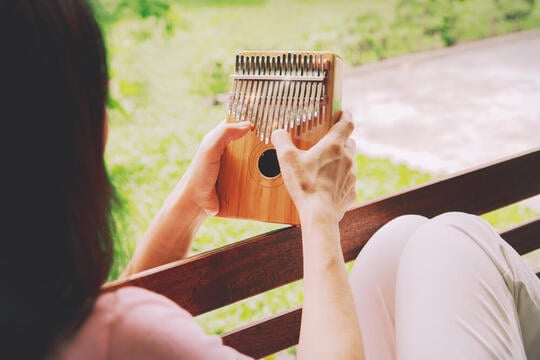How to Learn to Play Kalimba – Beginner Guide