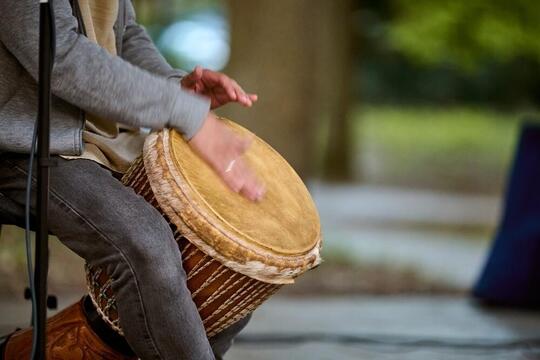 Cum alegi un djembe