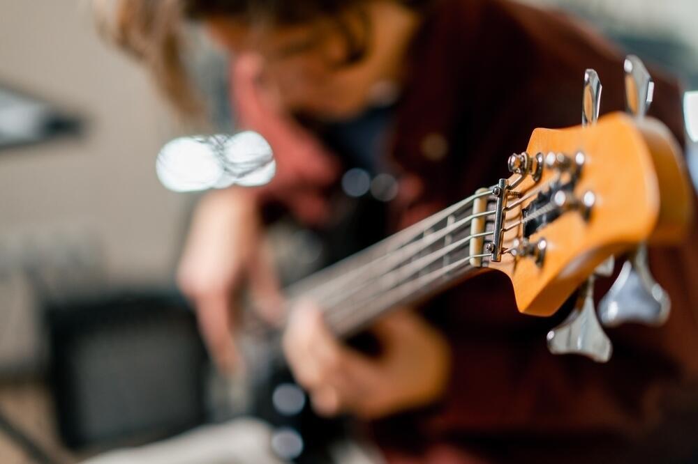 Blog image What to buy a bass player? 10 gift ideas they'll actually use